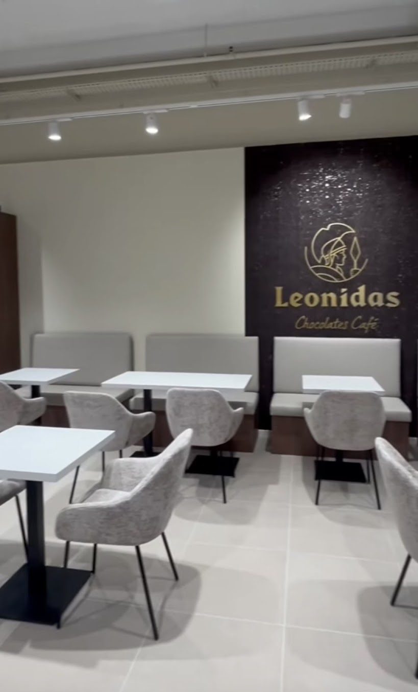 Vitrine de chocolats Leonidas à Longuenesse